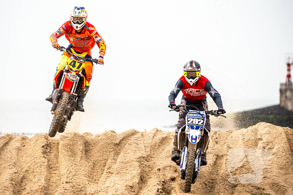 Duizenden toeschouwers bij 37e strandcross Vlissingen