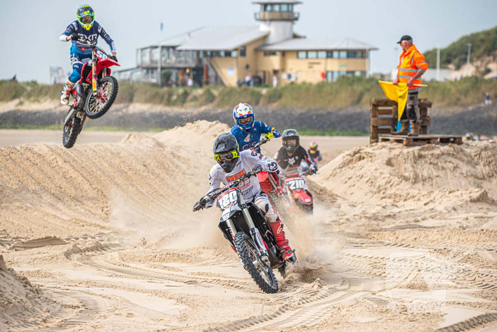 Duizenden toeschouwers bij 37e strandcross Vlissingen