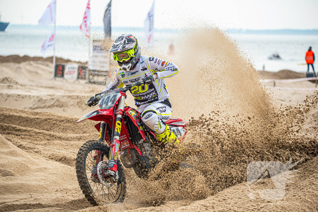 Duizenden toeschouwers bij 37e strandcross Vlissingen