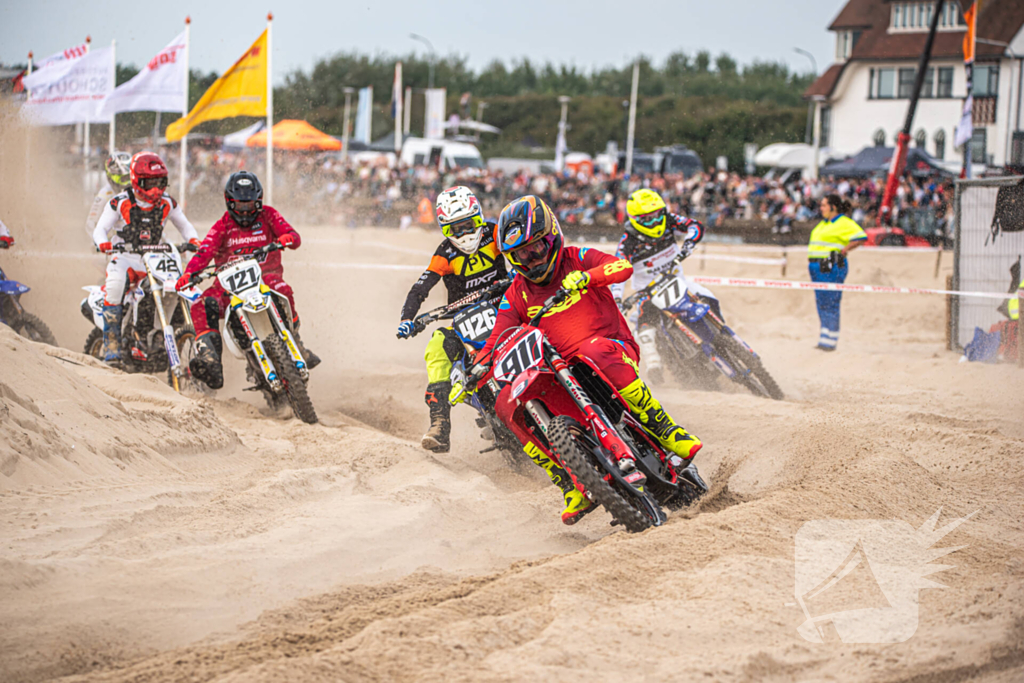 Duizenden toeschouwers bij 37e strandcross Vlissingen