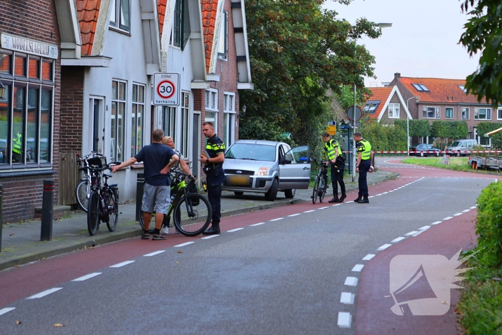 Fietser zwaargewond bij aanrijding met personenauto