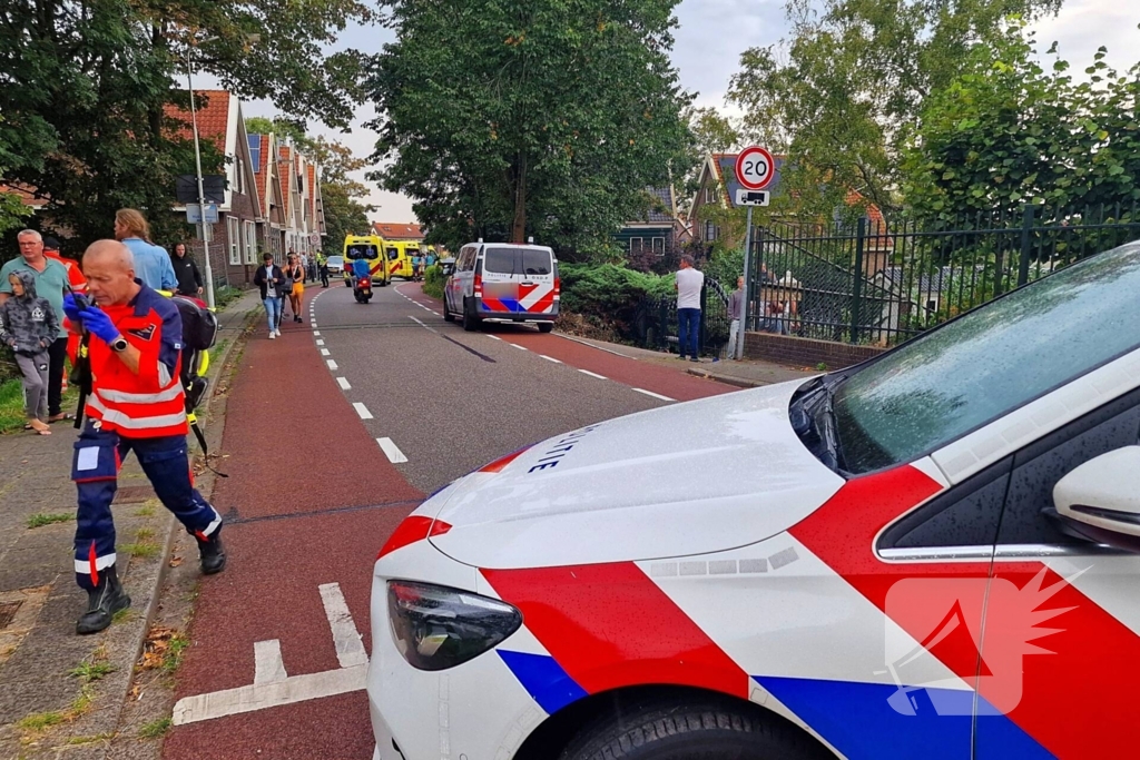 Fietser zwaargewond bij aanrijding met personenauto