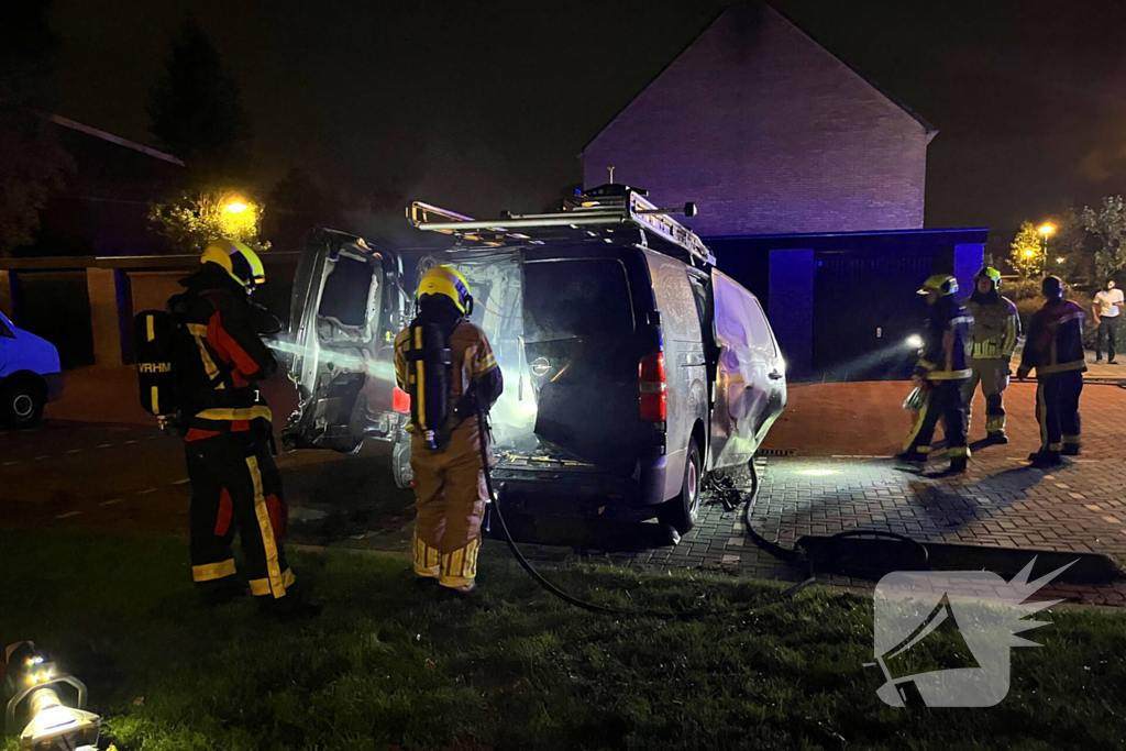 Hydraulisch gereedschap ingezet bij blussen voertuigbrand