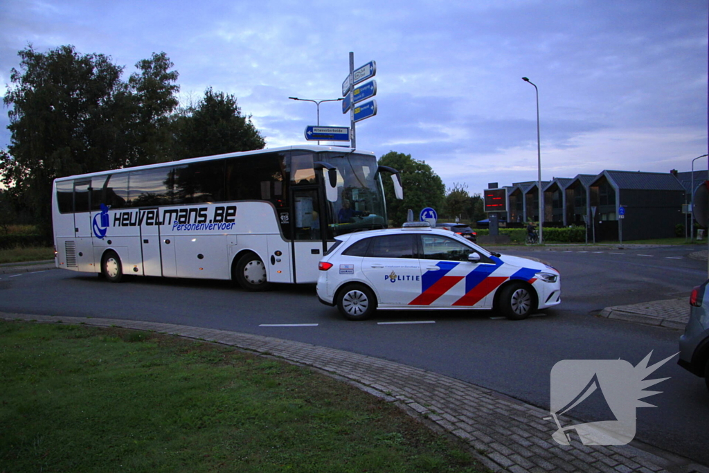 Scooterrijder gewond bij aanrijding op rotonde