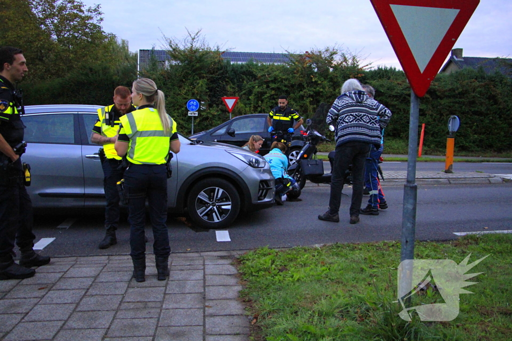 Scooterrijder gewond bij aanrijding op rotonde