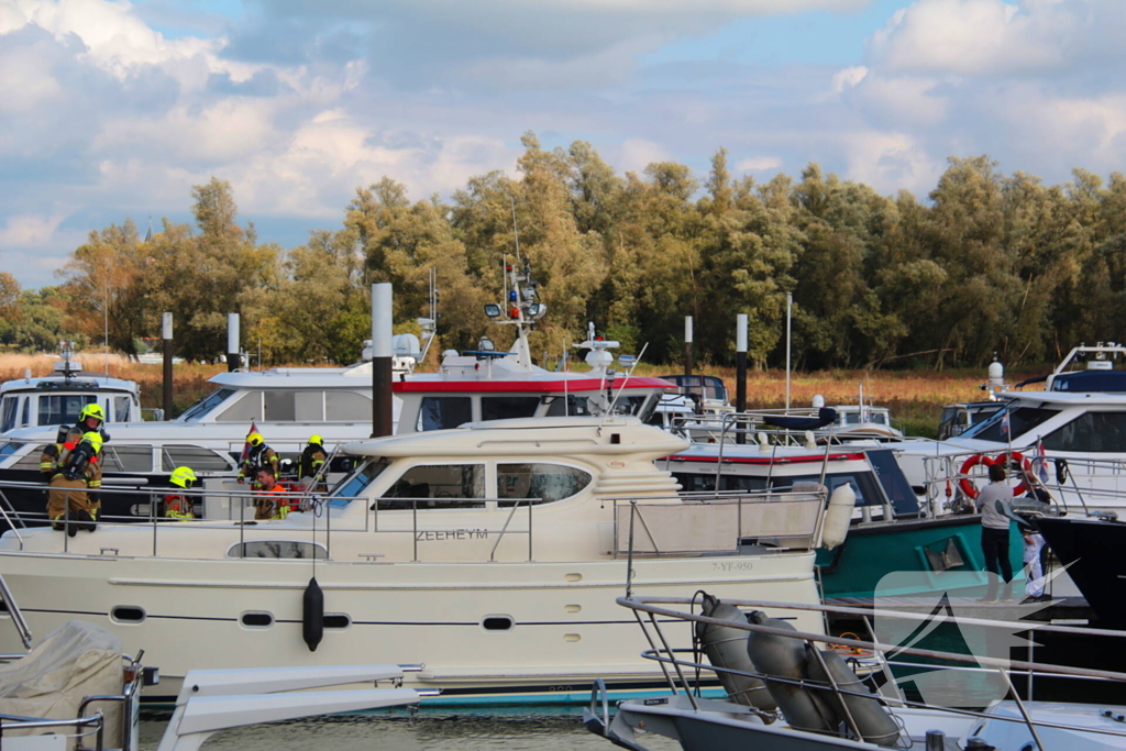 Kortsluiting veroorzaakt rookontwikkeling op boot