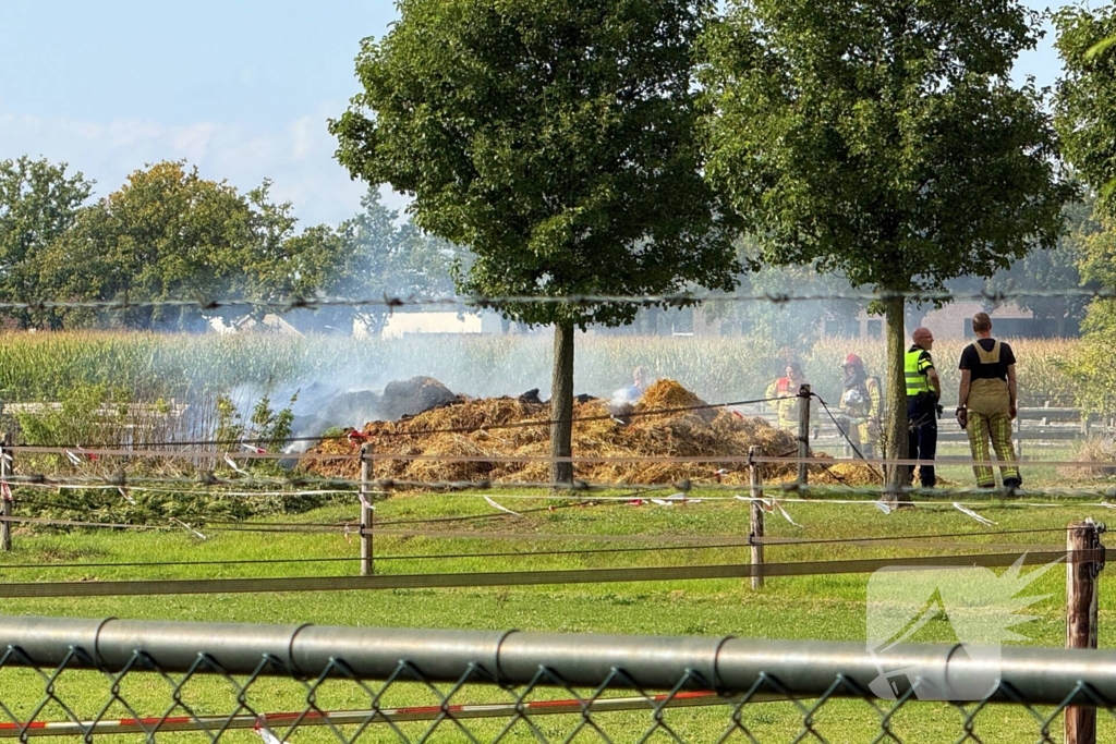 Smeulende mesthoop zorgt voor brandweeractie