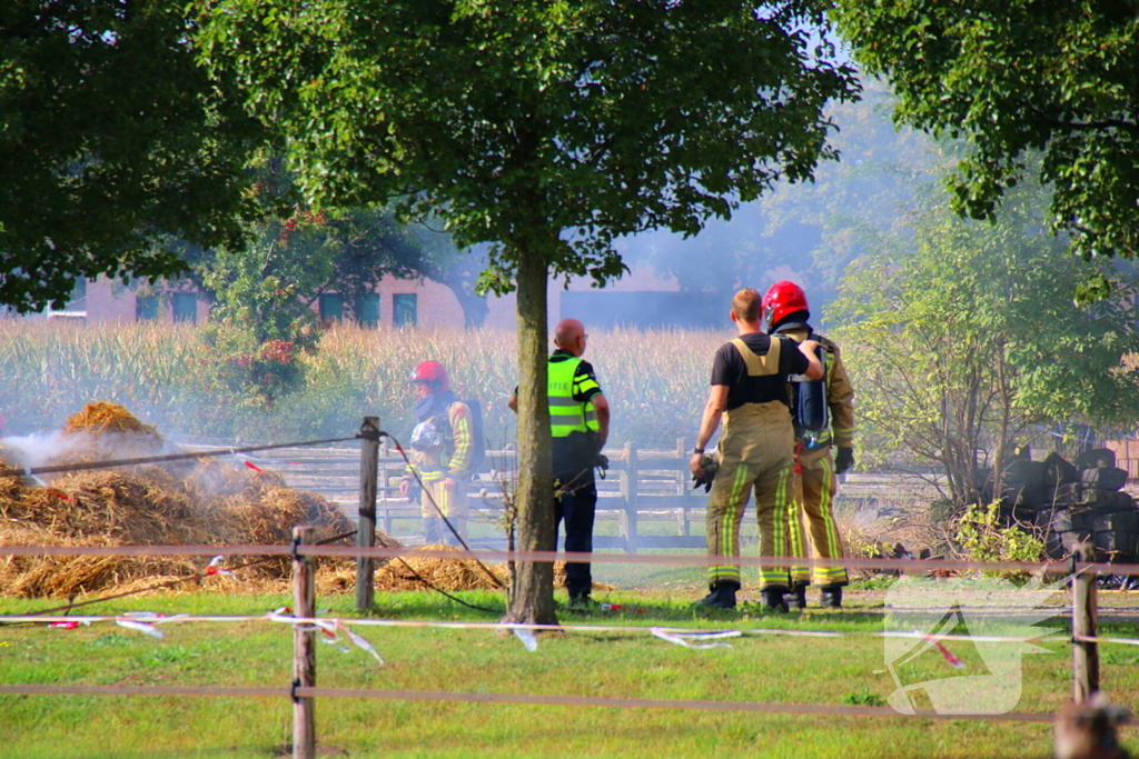 Smeulende mesthoop zorgt voor brandweeractie