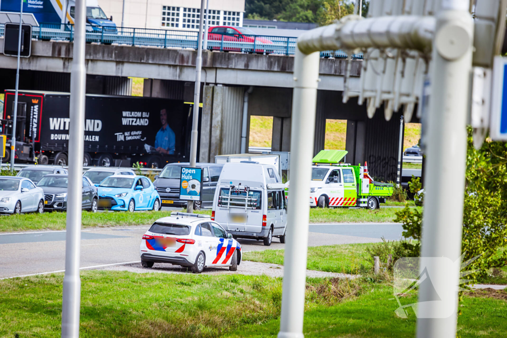 Verkeersdrukte na botsing op kruising