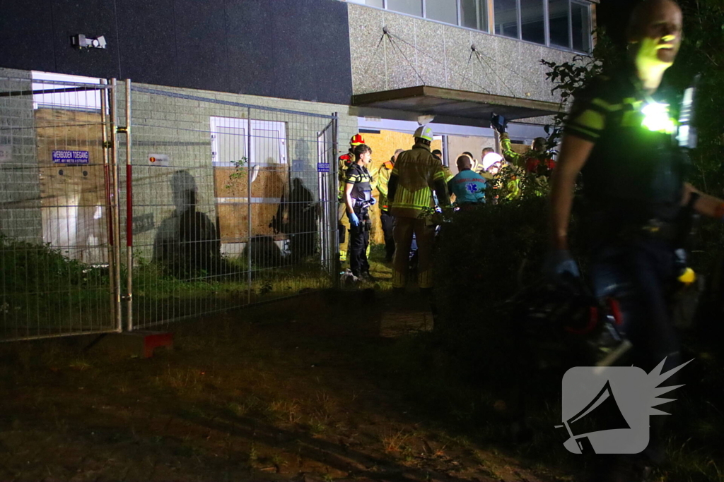 Ernstig gewonde na meterslange val in liftschacht