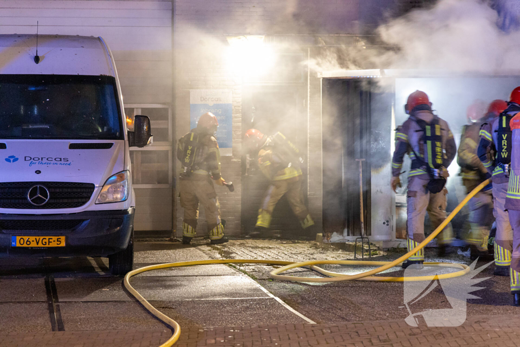 Brand in kledingcontainer veroorzaakt schade aan kringloopwinkel