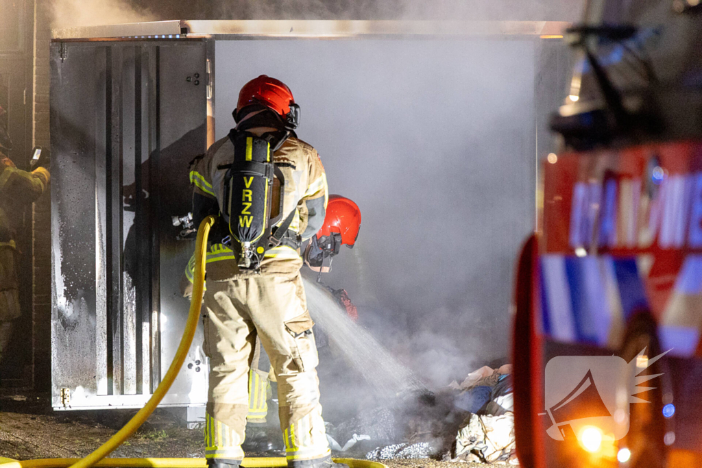 Brand in kledingcontainer veroorzaakt schade aan kringloopwinkel