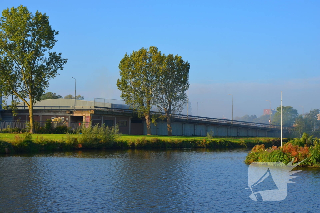 Brand in loods zorgt voor forse rookontwikkeling