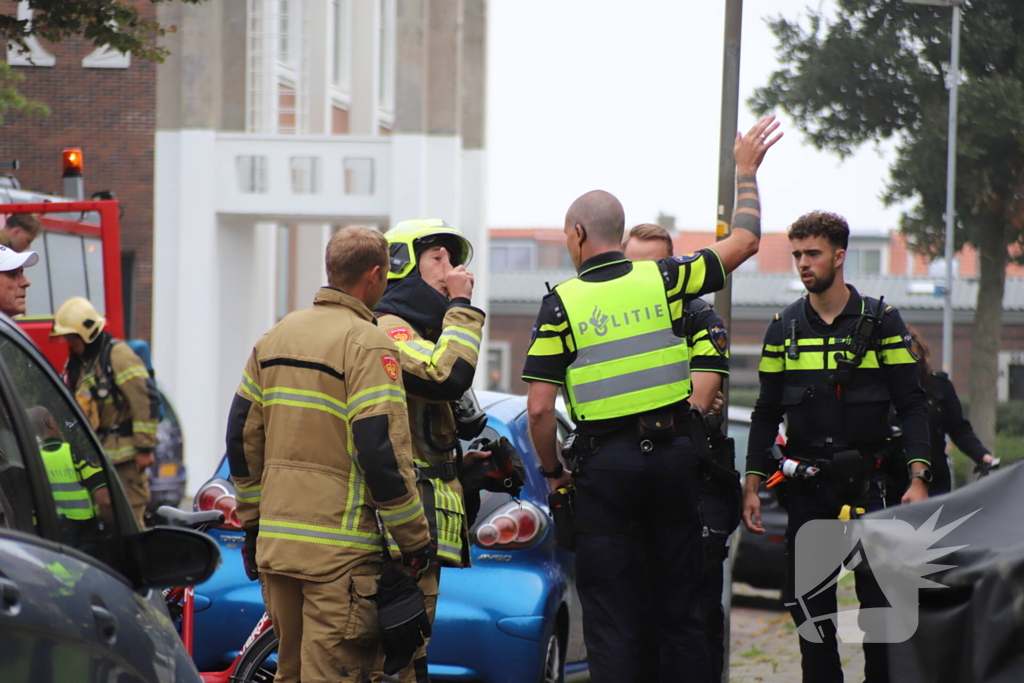 Rookontwikkeling in flat door brandende wc-rollen