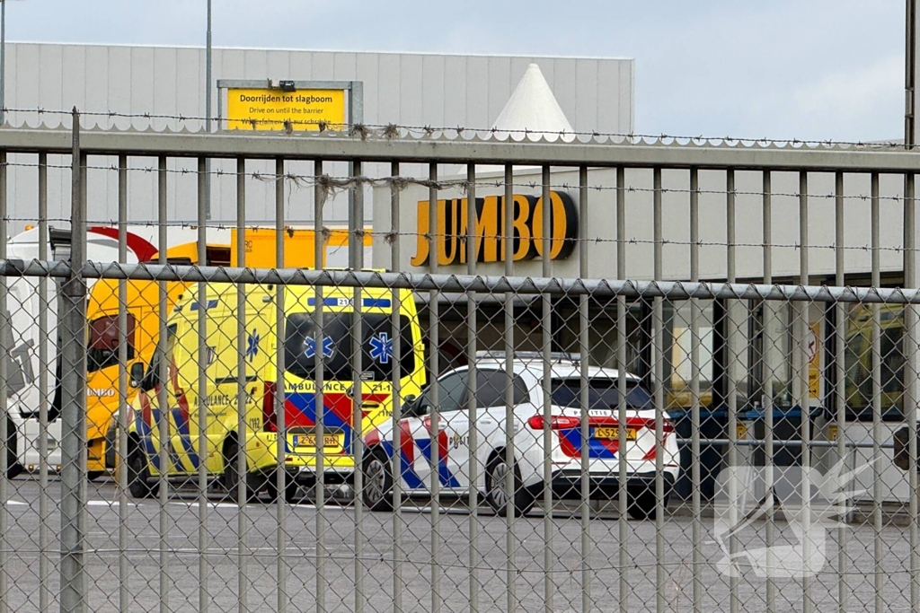 Man gewond bij ongeval op terrein van supermarkt