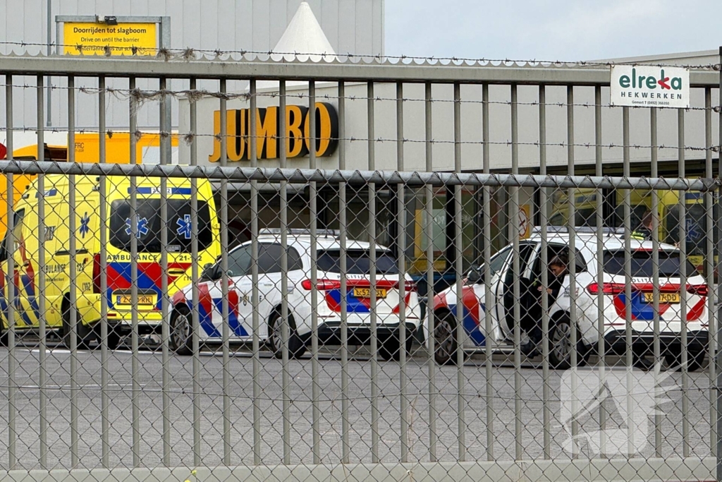 Man gewond bij ongeval op terrein van supermarkt