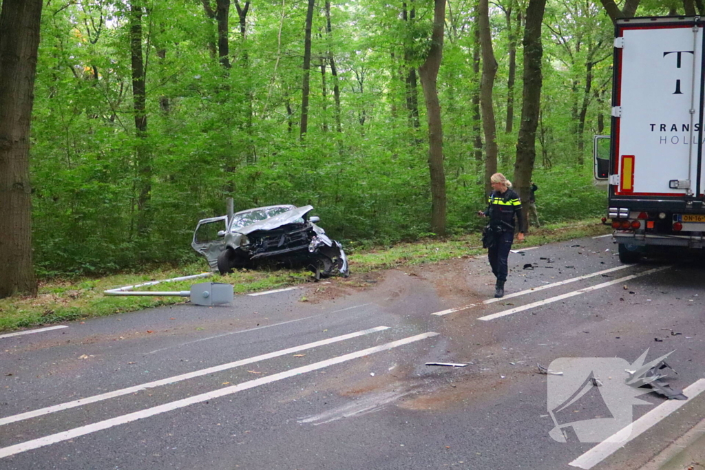 Ernstig ongeval tussen vrachtwagen en personenauto