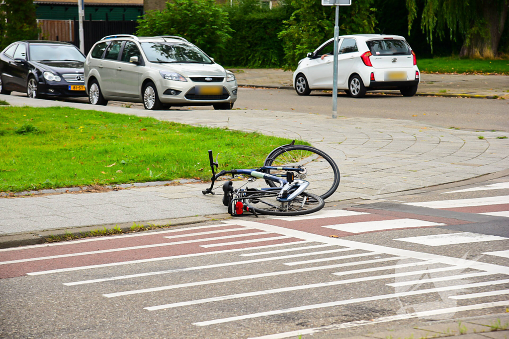 Kind op fiets aangereden bij oversteekplaats