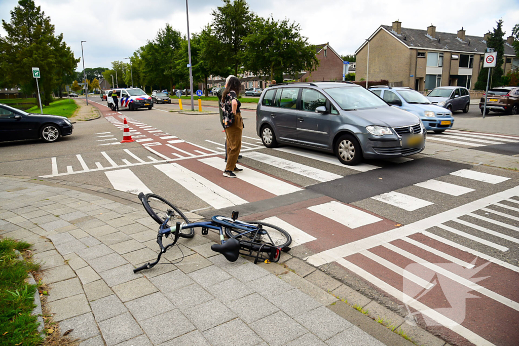 Kind op fiets aangereden bij oversteekplaats