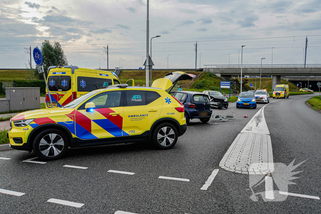 Traumateam ingezet na botsing tussen twee voertuigen