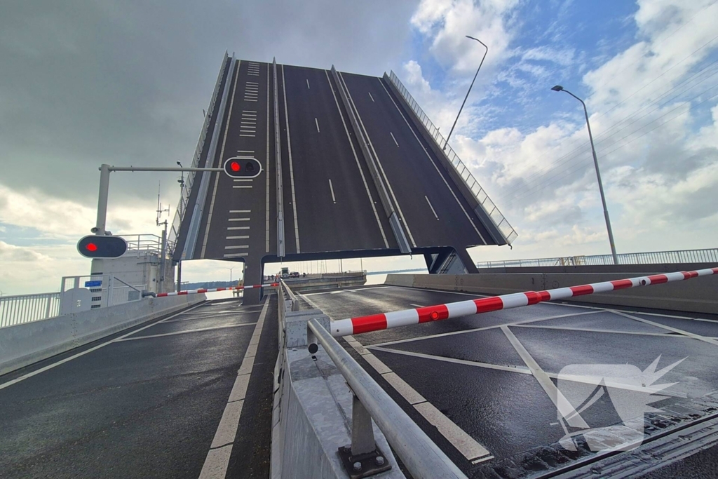 Lange files door storing bij Haringvlietbrug