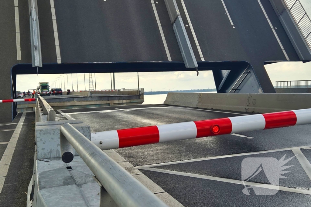 Lange files door storing bij Haringvlietbrug