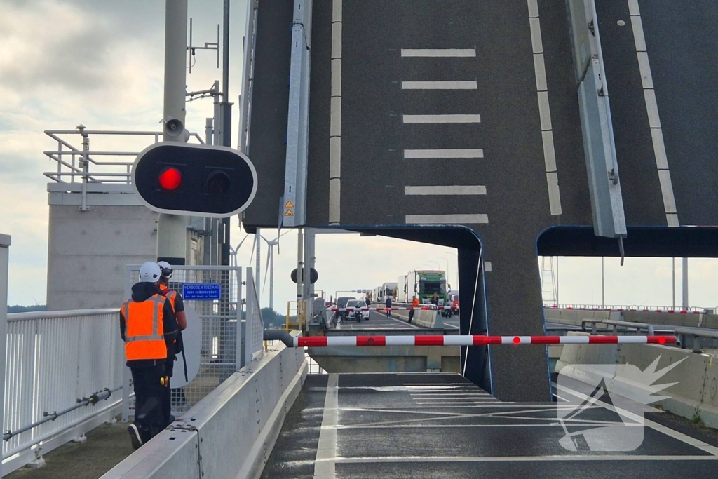 Lange files door storing bij Haringvlietbrug