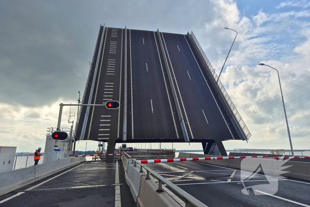 Lange files door storing bij Haringvlietbrug