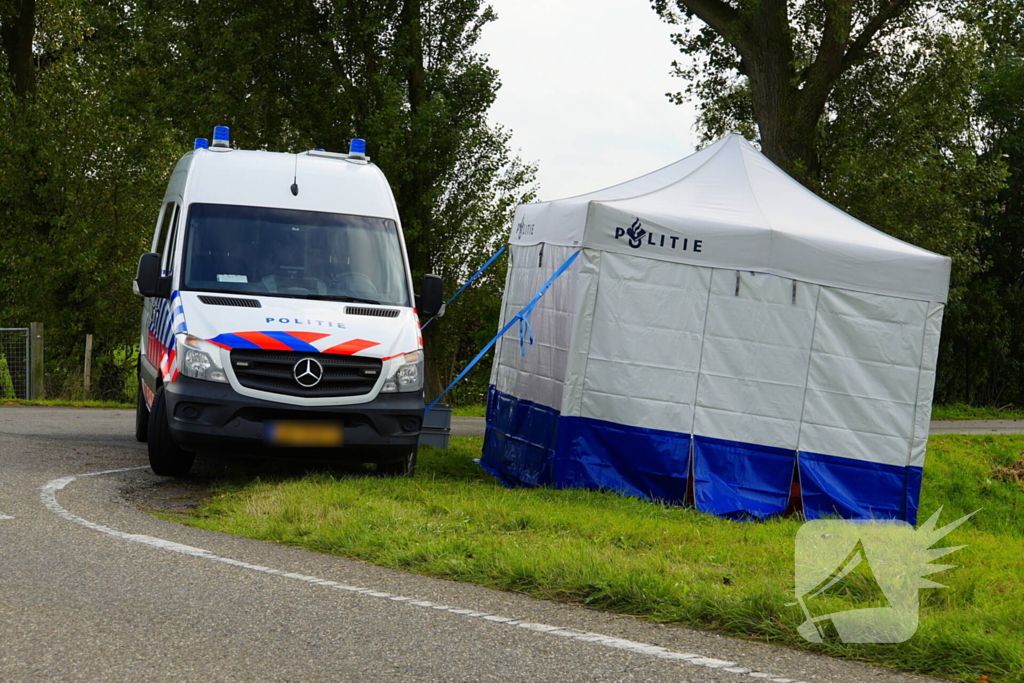 Bestuurder komt om bij auto te water