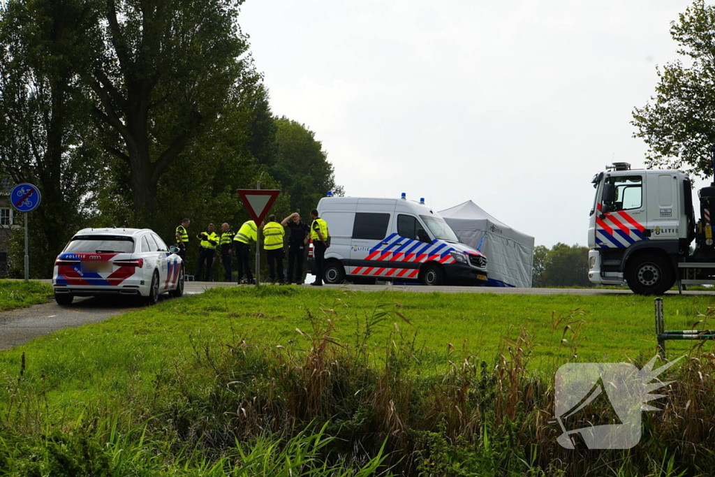 Bestuurder komt om bij auto te water