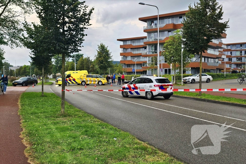 Scooterrijder en automobilist met elkaar in botsing