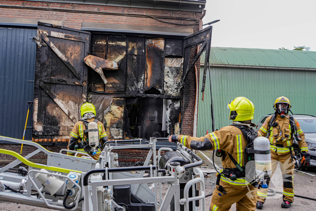 Veel schade bij brand in timmerwerkplaats