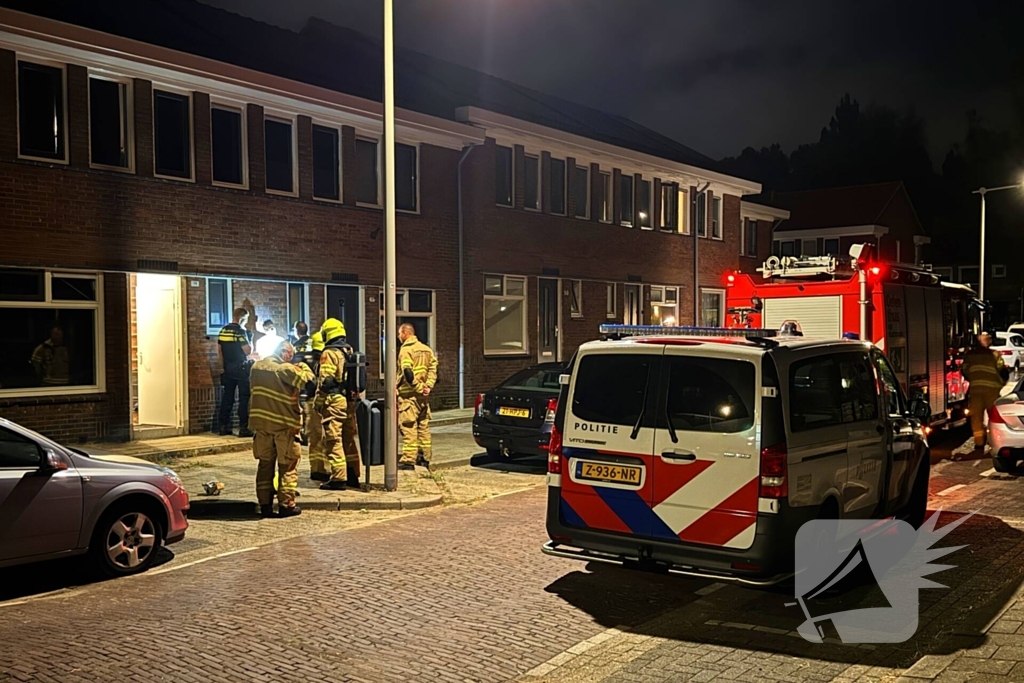 Brandweer ventileert woning na brand