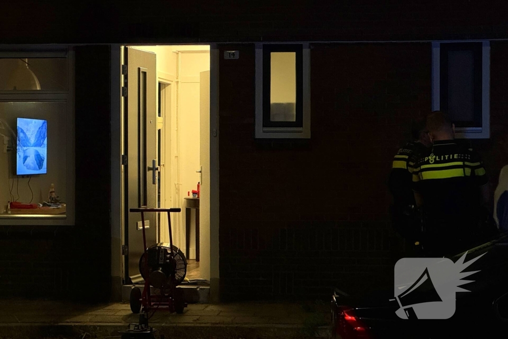 Brandweer ventileert woning na brand