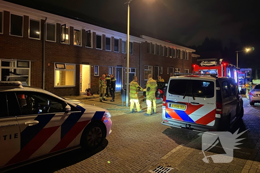 Brandweer ventileert woning na brand