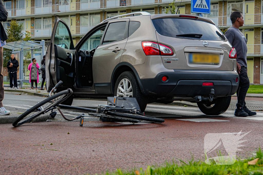 Overstekende fietser aangereden door automobilist