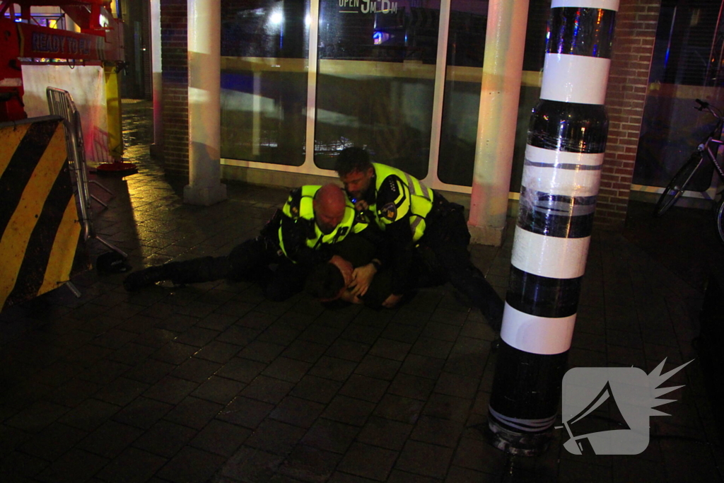 Persoon bevrijdt uit attractie tijdens grote oefening