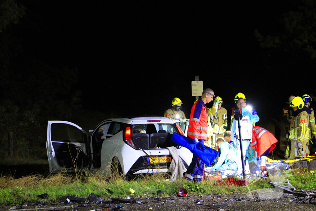 Meerdere gewonden na frontale botsing tussen auto's