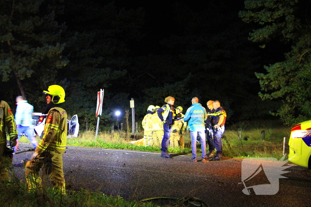 Meerdere gewonden na frontale botsing tussen auto's