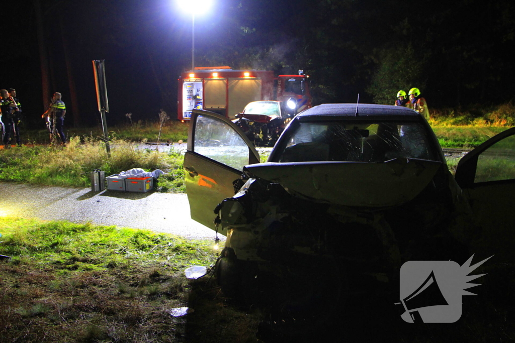 Meerdere gewonden na frontale botsing tussen auto's