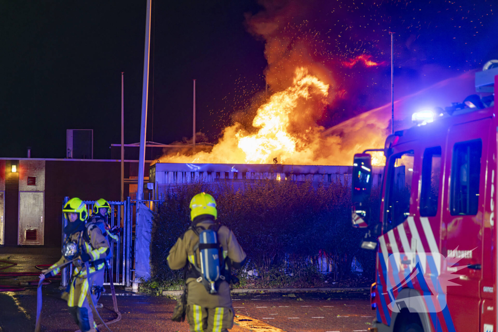 Flinke vlammen bij uitslaande brand