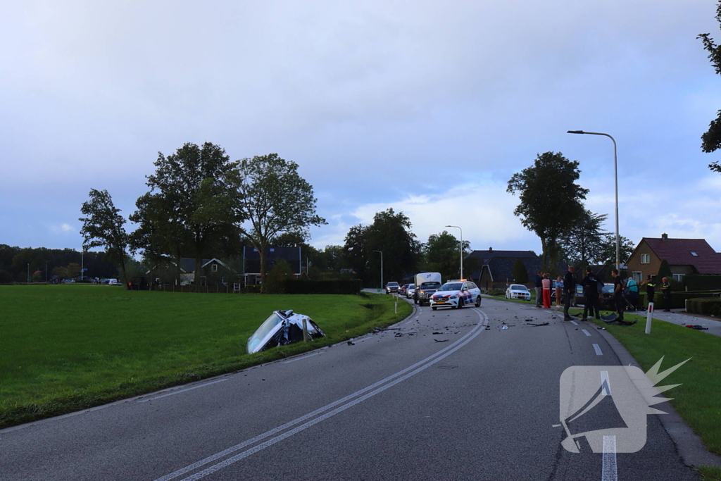 Ravage na botsing tussen drie auto's