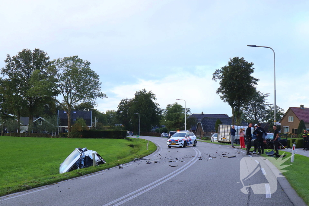 Ravage na botsing tussen drie auto's