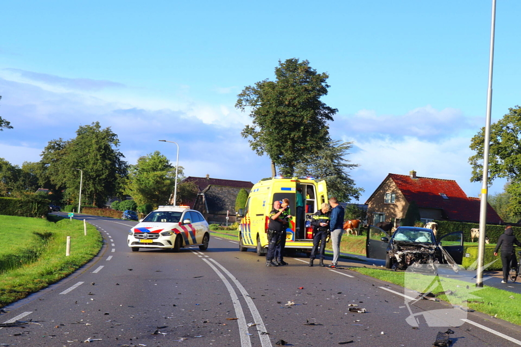 Ravage na botsing tussen drie auto's