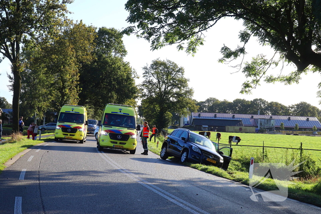 Ravage na botsing tussen drie auto's