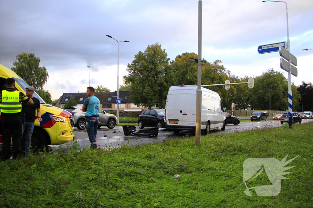 Schades na botsing tussen bezorger en automobilist