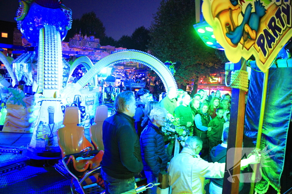 Twee minuten stilte op kermis wegens overlijden Hans van Tol