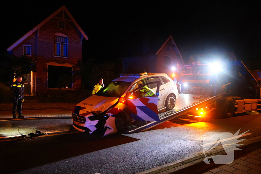 Twee politieauto's beschadigd na achtervolging