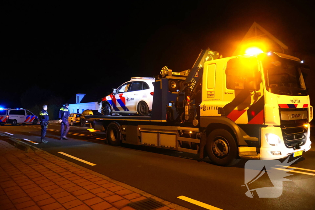 Twee politieauto's beschadigd na achtervolging