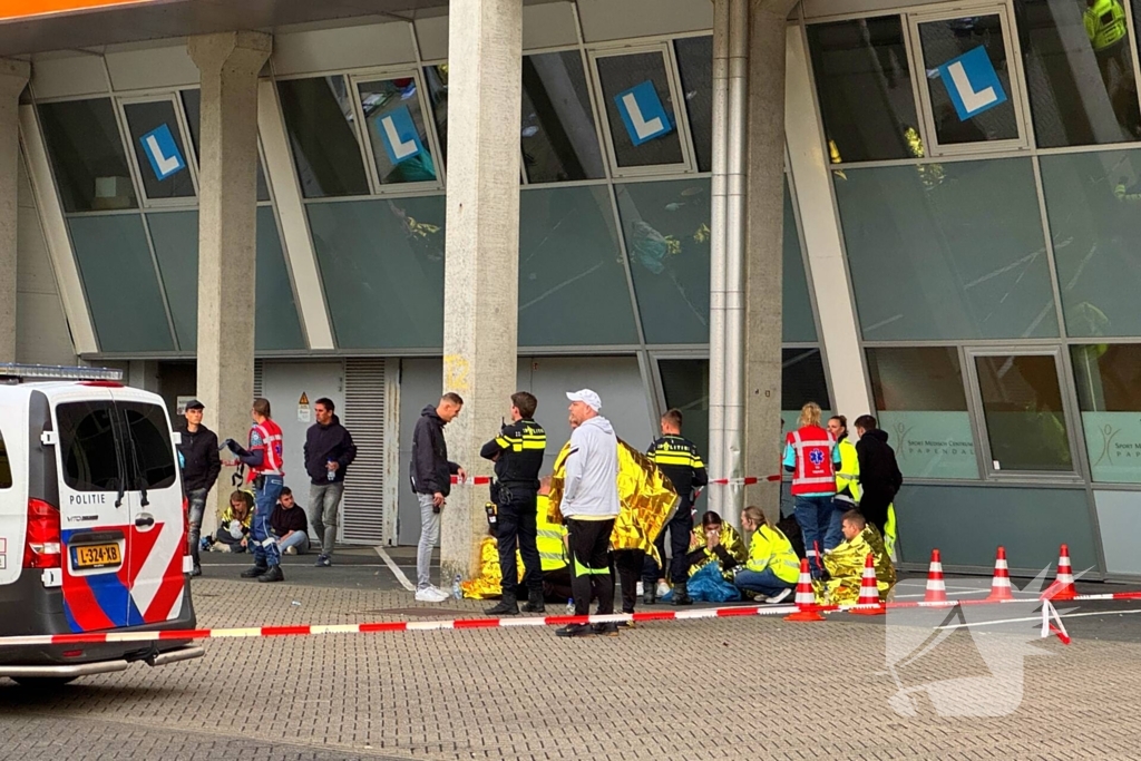 Meerdere supporters onwel in bus hulpdiensten massaal ingezet bij stadion